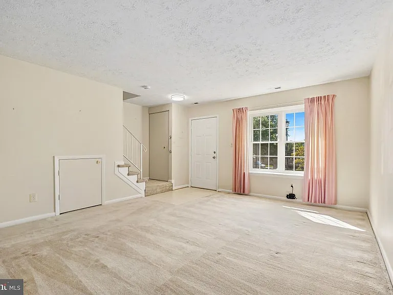 2 Chelmsford Ct — Photo 6