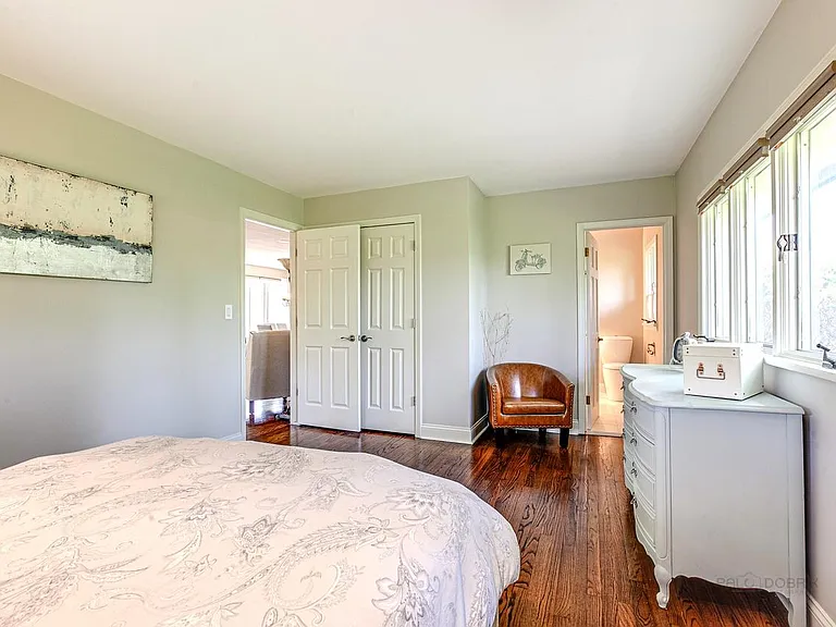 271 Longacres Ln — Photo 22