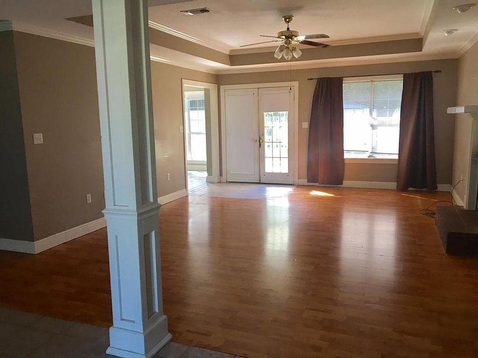 2nd image of 919 Slade Rd