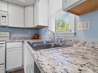 8315 Damascus Cir, Louisville, KY 40228