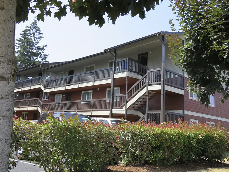 Riverdale Apartments — Photo 3