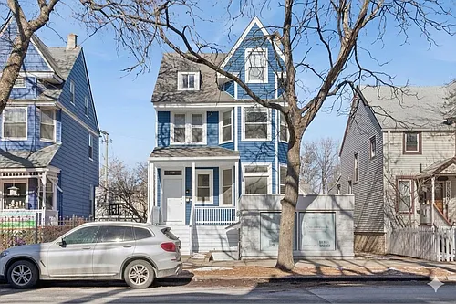 2144 W Montrose Ave #2 Photo 1