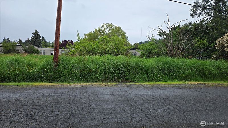5th image of 1215 9th Street SE