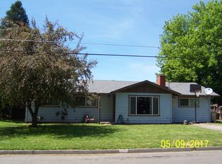 936 SW Cottonwood St, Grants Pass, OR 97526