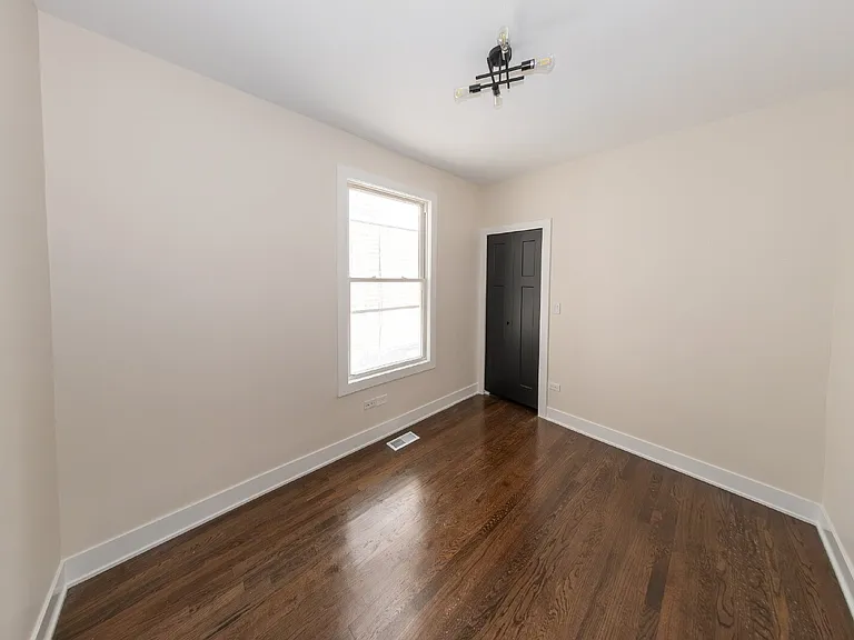 3233 W Berteau Ave — Photo 8