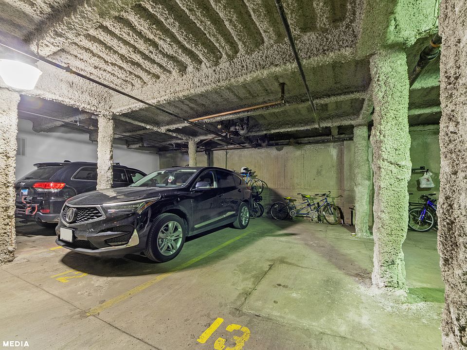 1st image of 1215 W Gunnison St APT 206