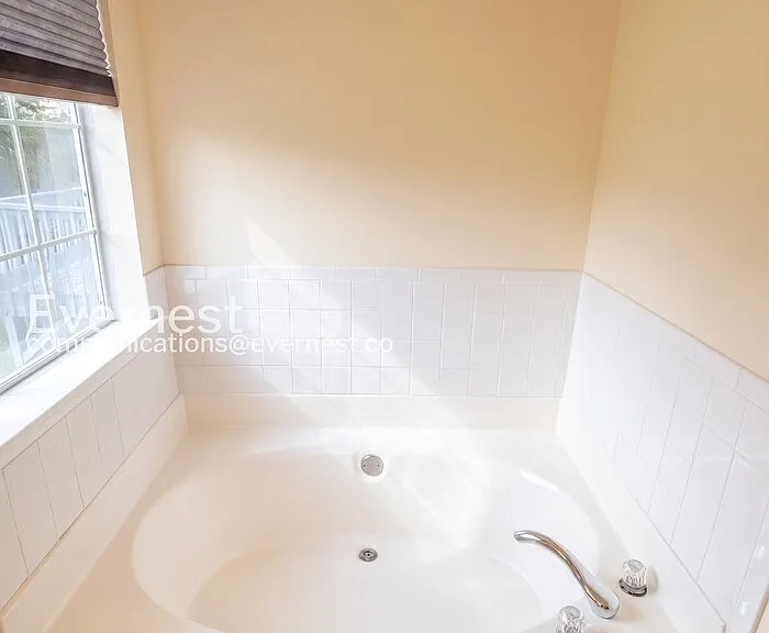 10718 Barberry Dr — Photo 13