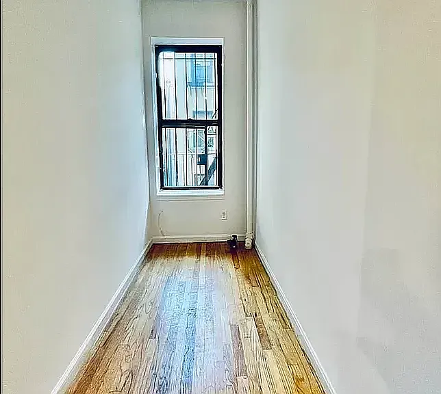 516 E 11th St #4B — Photo 3