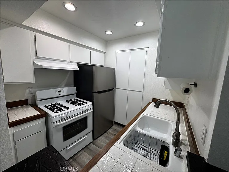 22330 Victory Blvd #803 — Photo 17