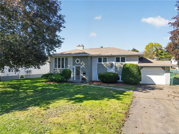 356 Beaumont St, Dieppe, NB E1A 1A8