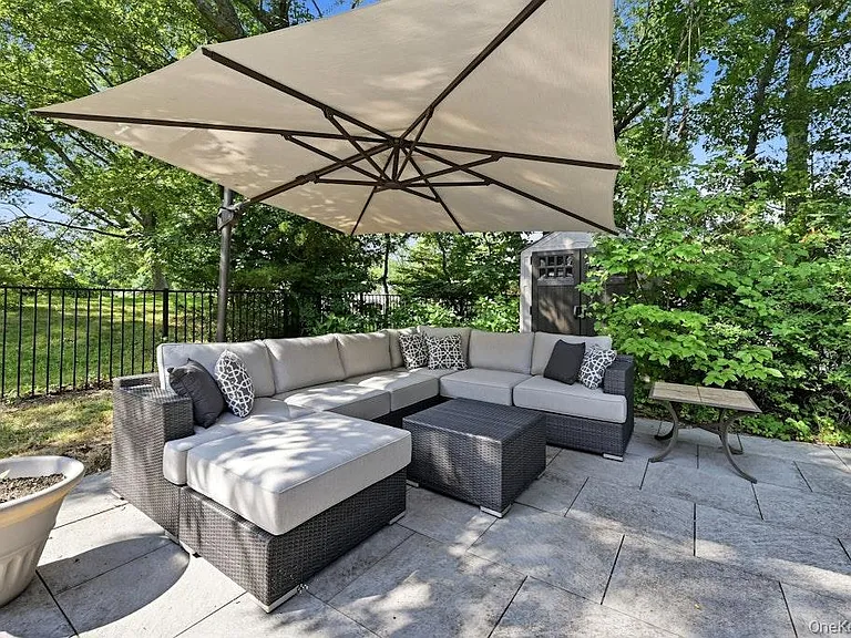 20 Williamsburg Dr — Photo 38
