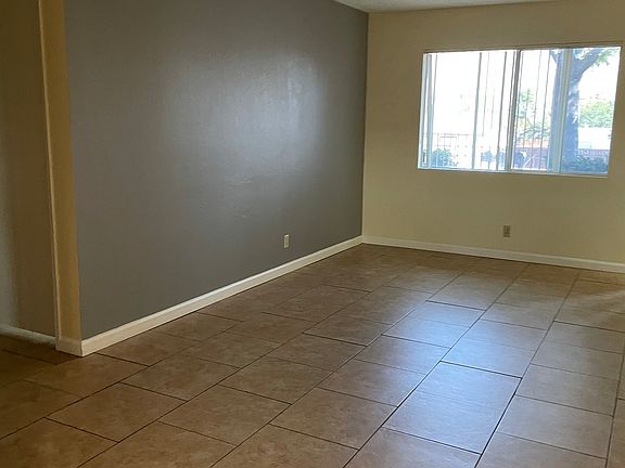 5th image of 55977 Pueblo Trl #A