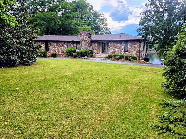 440 Loop Dr