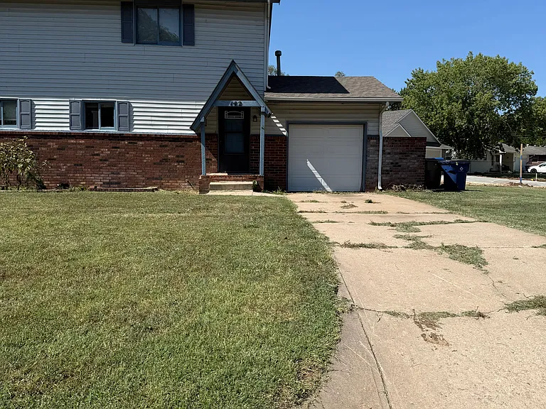 142 E Wood Ave — Photo 7