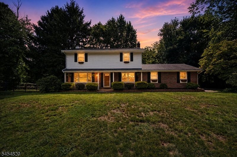 1st image of 17 Wayside Ln