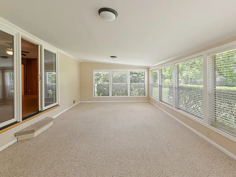 3228 Lakeshore Dr — Photo 33