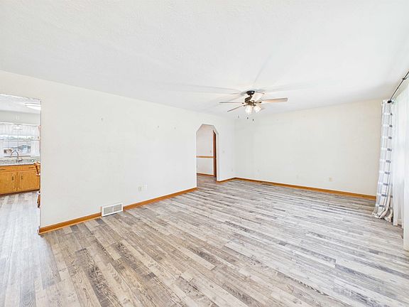 2nd image of 709 2nd St E