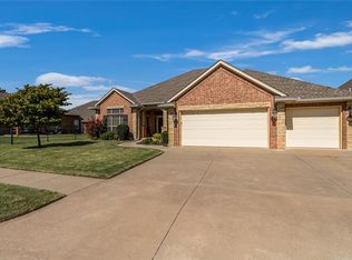 8721 NW 72nd Ct, Warr Acres, OK 73132