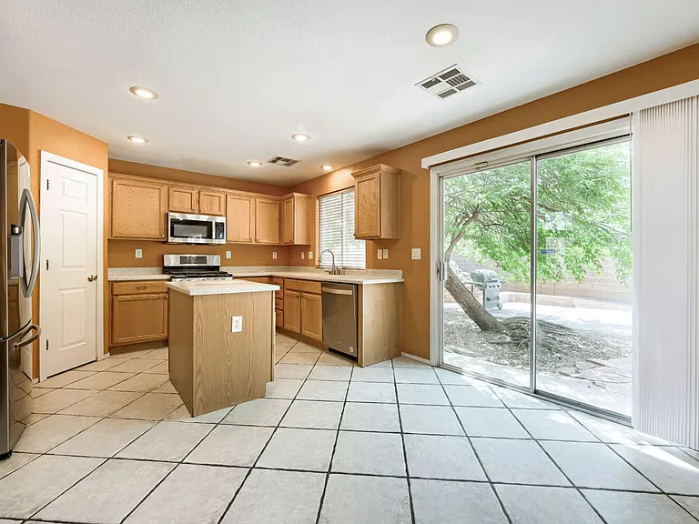 10381 Sleeping Sun Ct — Photo 10