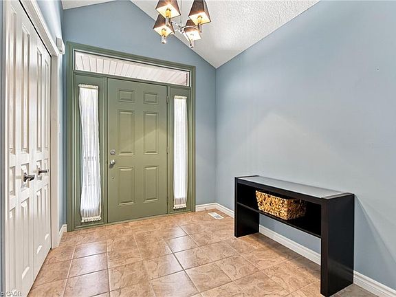 5th image of 11 Lockwood St