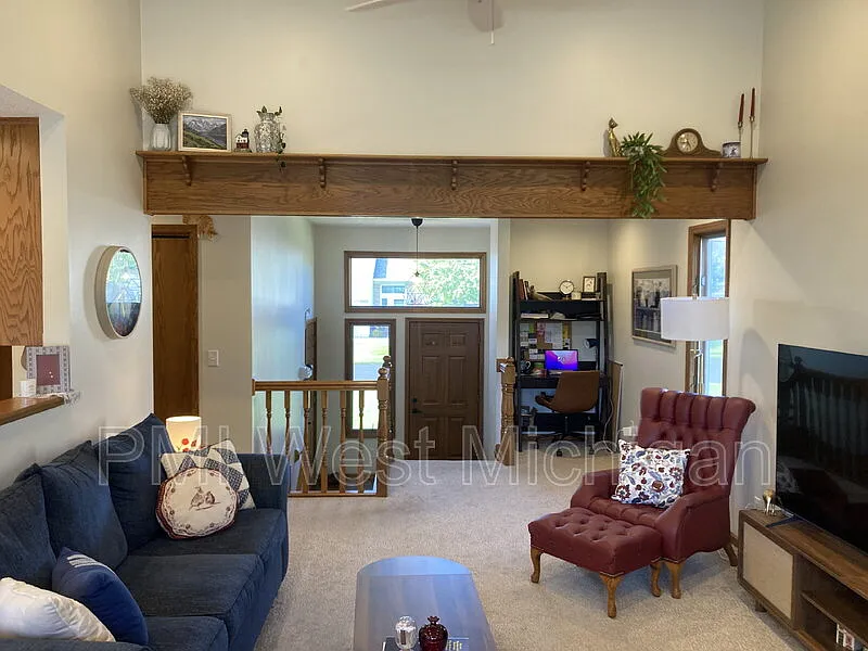 2 bed, 2.0 bath, 940 sqft, $2,350 — Photo 2