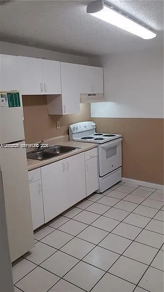 Lauderhill Manor — Photo 2