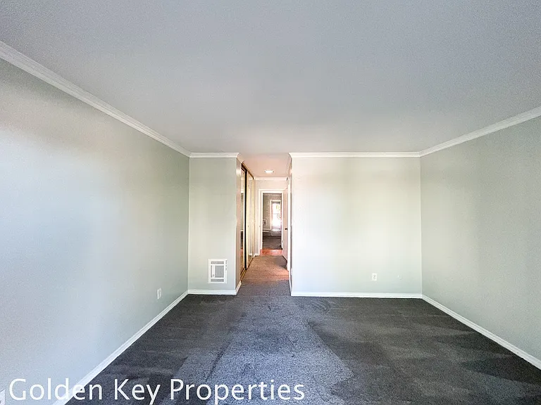 918 Caminito Estrada #E — Photo 9
