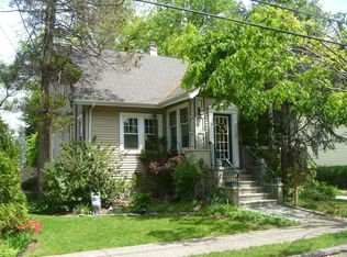 32 Crescent St, Rochelle Park, NJ 07662