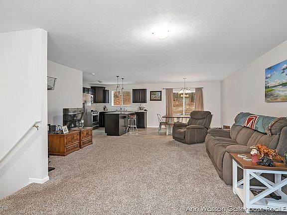 4th image of 723 W Sand Hills Ct