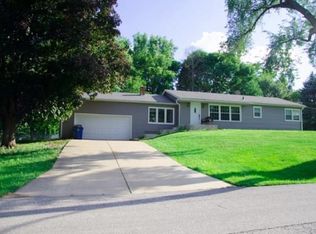 612 Jones St, Le Claire, IA