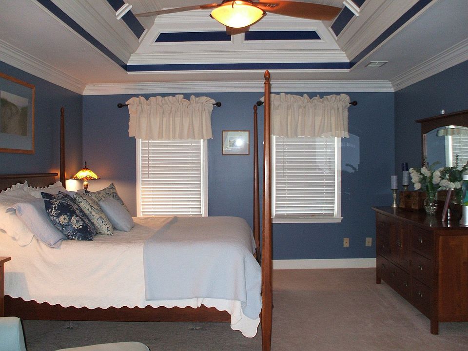 WOW, look at the trey ceiling, extra wide crown molding, and fan in  the MBR