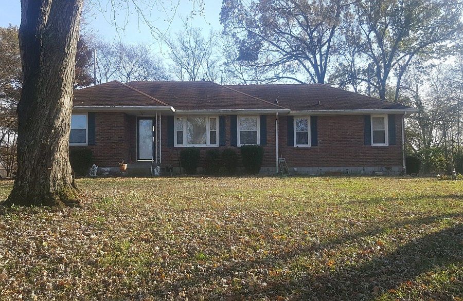 1st image of 10 Lealand Dr
