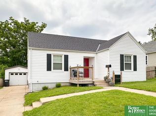 3869 Arbor St, Omaha, NE 68105