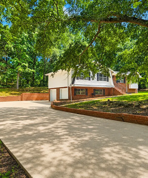 209 Oak Dr W