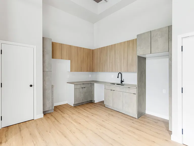 Castor Lofts — Photo 21