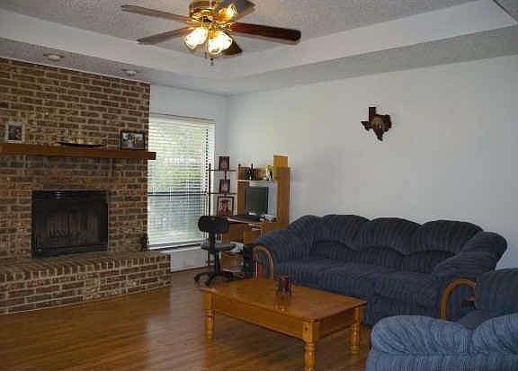 3rd image of 818 La Cresta Ct