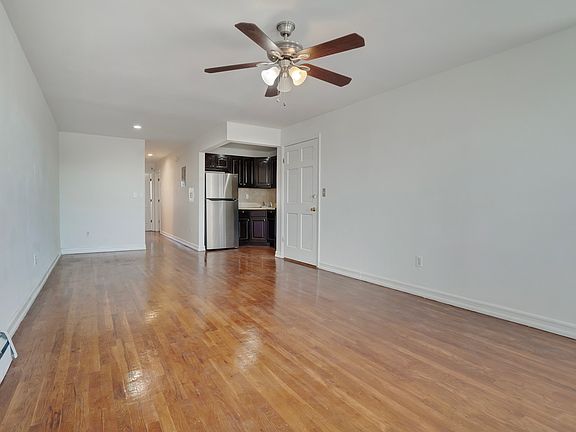 2nd image of 773 Fountain Ave #2