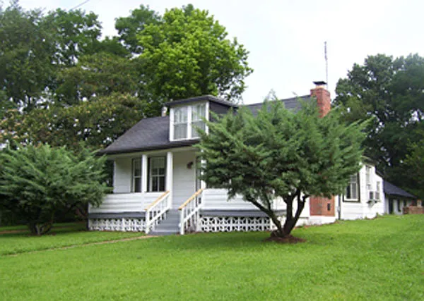 10753 Thorpe Ave photo 1