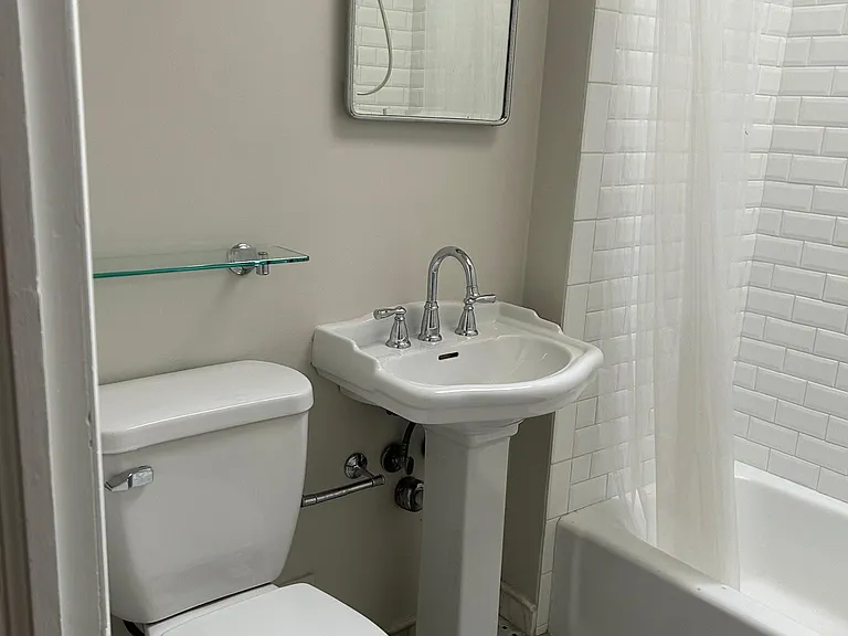 1051 Linden St — Photo 10
