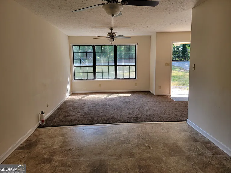 250 Lake Dr — Photo 2