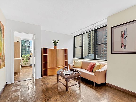 5th image of 301 E 45th St APT 8E