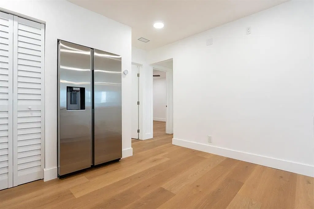 3 bed, 3.0 bath, 1266 sqft, $2,400 — Photo 3