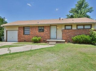 8947 E 4th St, Tulsa, OK 74112