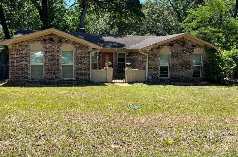 1st image of 304 Yorkshire Blvd