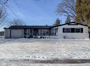 1424 Comanche Dr, Rockford, IL 61107