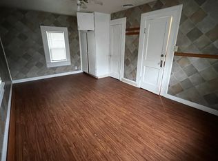 722 Queen Anne St, Woodstock, IL 60098