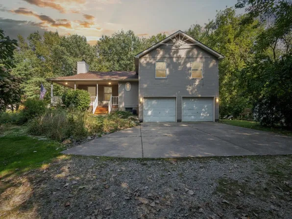 1790 Triangle Lake Rd, Howell, MI 48843