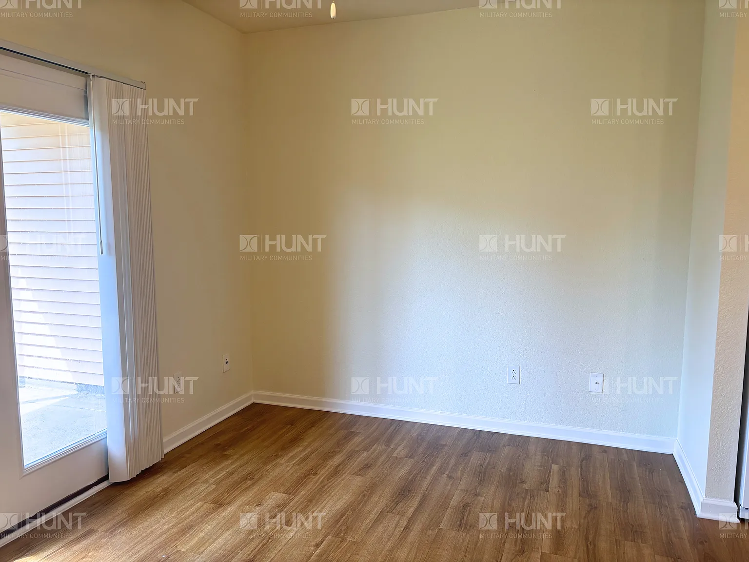 3 bed, 2.5 bath, 1636 sqft, $2,502 — Photo 4