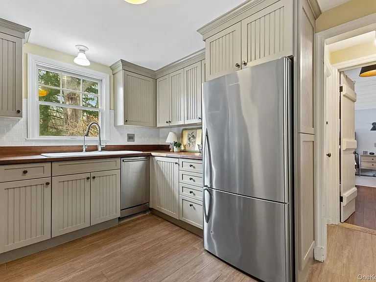 8 S Bedford Rd — Photo 15