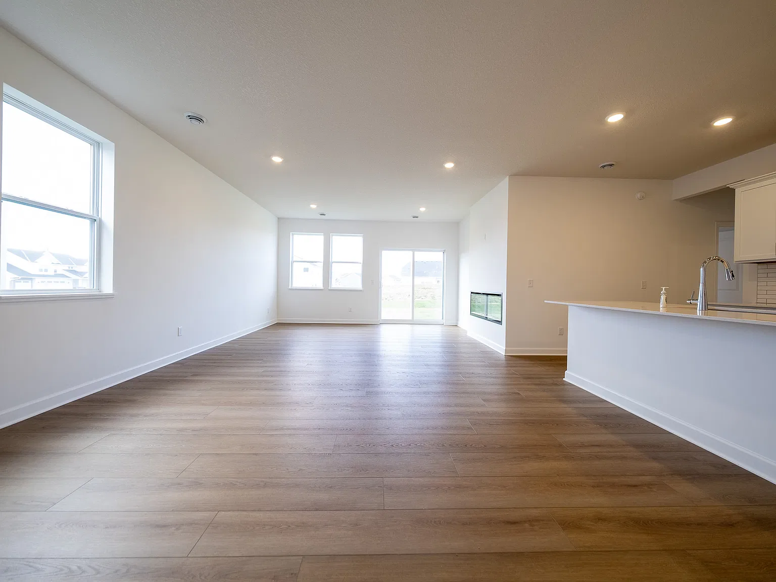 Isla Way, Rogers (22660) Ly Mg1 *Hwp* - 1 — Photo 4